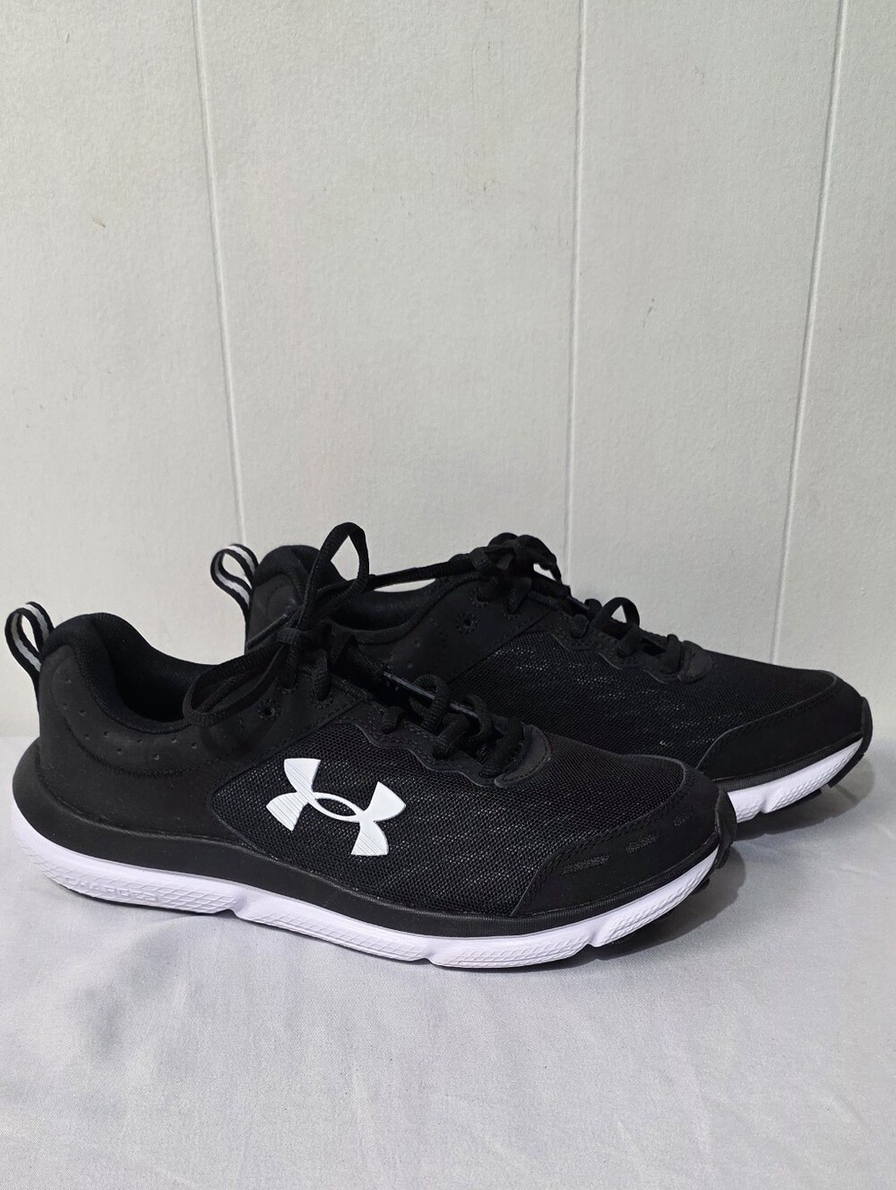 Under Armour Charged Assert 10 Running Shoes Black and White Sneakers Size 9.5 - Picture 2 of 8